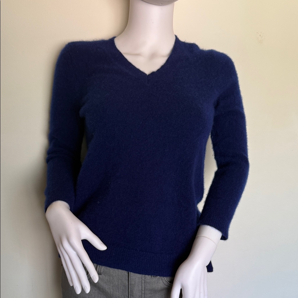 100% Cashmere Women's V-Neck Sweater - Navy Blue S